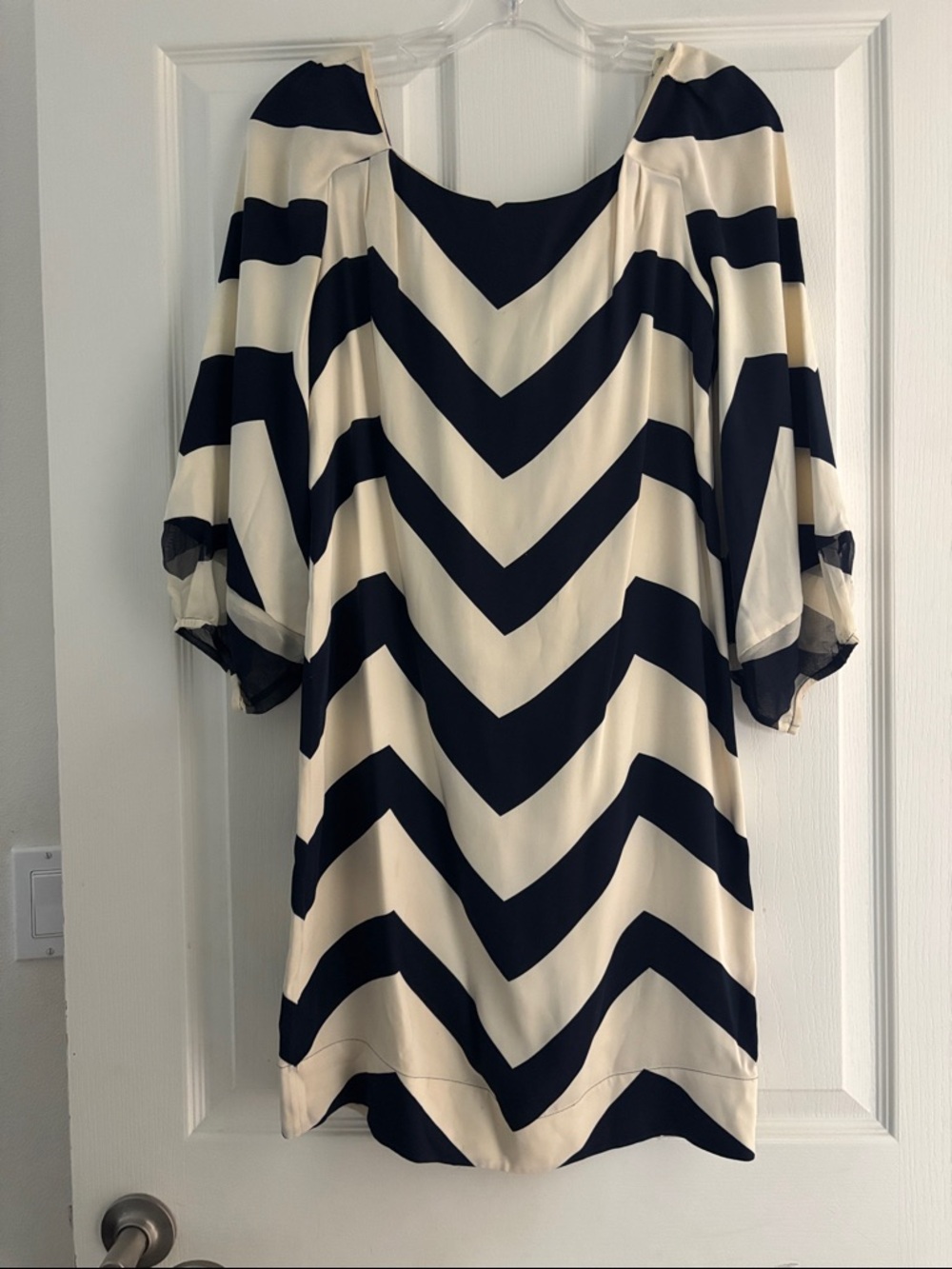 Diane Von Furstenberg Silk Chevron Shift Dress - Black and Cream Sz 2